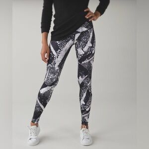 Lululemon Wunder Under Pant III *Full-On Luon
Static Mist White Black